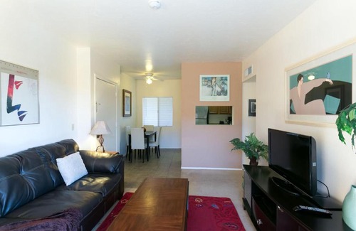 Hedrick Acres House | Desert Retreat 1BR by Casago