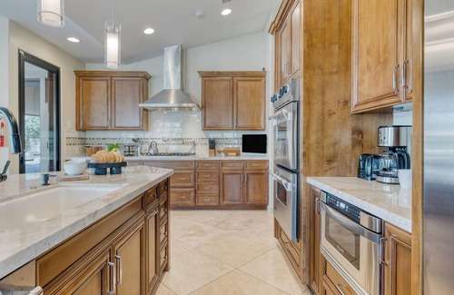 Mary Katherine Estates House | Desert Splash by AvantStay | Pool, Hot Tub, Firepit