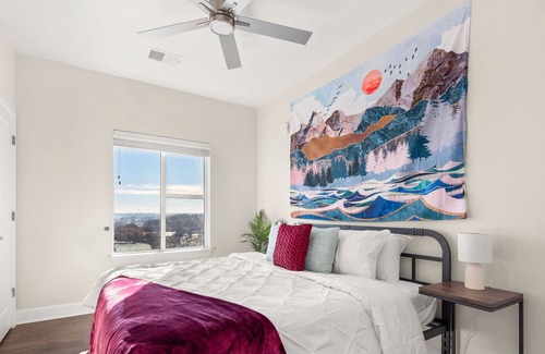 Eighth Avenue Apartment | Desert Storm Serenity Suite Downtown Nashville
