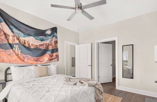 Eighth Avenue Apartment | Desert Storm Serenity Suite Downtown Nashville