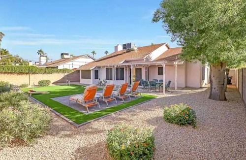 Sunset Ridge House | Desert Vibes one story with BBQ and putting green!