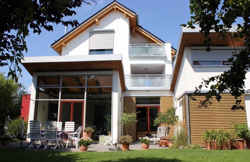 Bensheim Condo | Design apartment for 1-5 people with 2 bedrooms & roof terrace. Near bathing lake