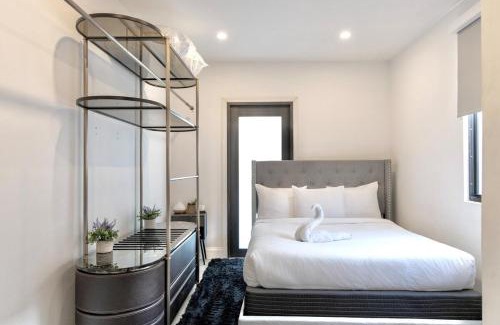 Buena Vista House | Design District Modern 4 BR Cloud Couch
