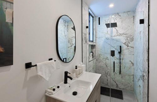 Buena Vista House | Design District Modern 4 BR Cloud Couch