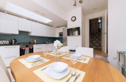 Peninsula House | Designer 3 bedroom 3 bathroom home in Royal Greenwich, close to The O2