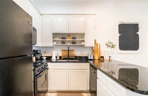 Village Apartment | Designer Desert Condo Pool Hot Tub Dogs Welcome