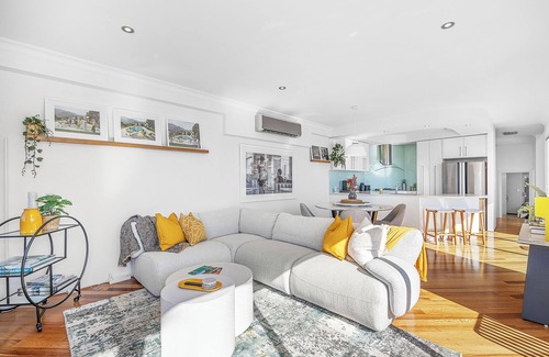 South Perth House | Designer Luxury 3BRD - Epic Views - South Perth