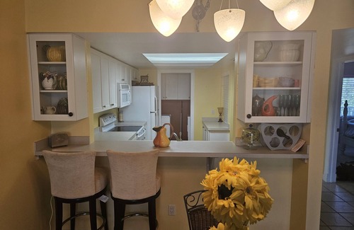 Bonita Springs Condo | Desirable third floor unit. Close to all amenities including beach barefoot.