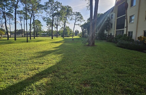 Bonita Springs Condo | Desirable third floor unit. Close to all amenities including beach barefoot.