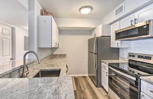 Indian Bayou Condo | Destin Condo w/Pool Access - Walk to Beach!