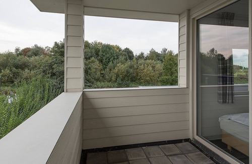Zeewolde House | Detached 6-person villa with modern kitchen, two bathrooms and cozy living areas inside and outside.