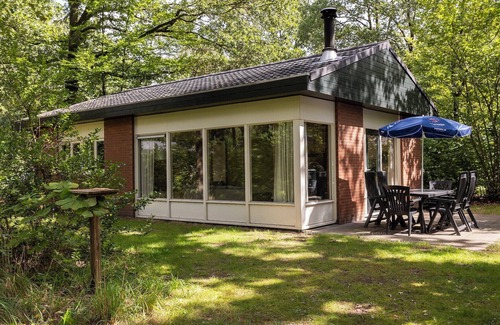 Krachtighuizen Cottage | Detached bungalow for 6 persons