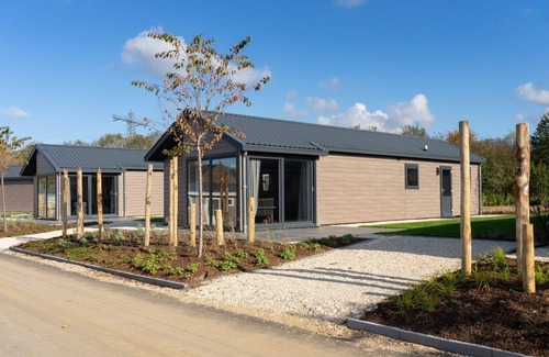 Linden House | Detached chalet with three bedrooms, one bathroom and a dishwasher
