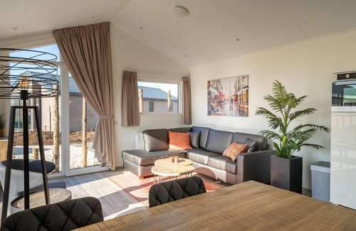Linden House | Detached chalet with two bedrooms, one bathroom and a dishwasher