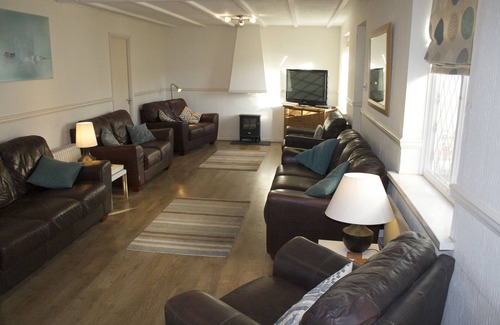 St. Florence House | Detached house in family friendly village with shared use of indoor heated pool