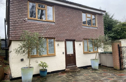Darenth House | Detached house in private road , 5minutes M25