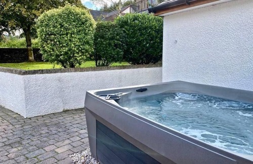 Backbarrow Cottage | Detached lakeland cottage with private hot tub