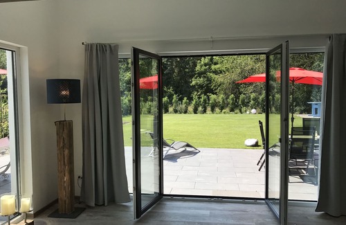 Edertal House | Detached vacation home on Lake Edersee Rehbach " Das Haus am See "