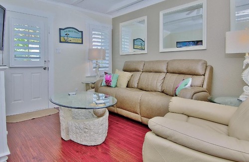 Treasure Island Hotel | Detlow's Treasured Cottages 3