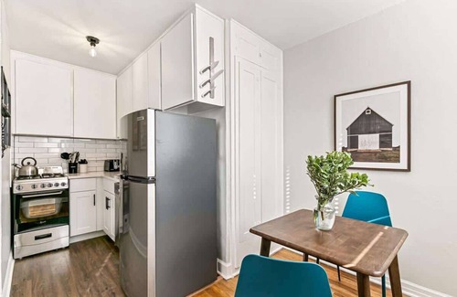 City Park Apartment | Detroit by Modern Midstay | On City Park! #T18