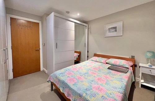 Stratford and New Town Apartment | Deuces2lets -1 bed in Westfield Startford