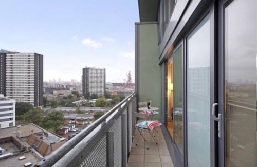 Stratford and New Town Apartment | Deuces2lets -1 bed in Westfield Startford