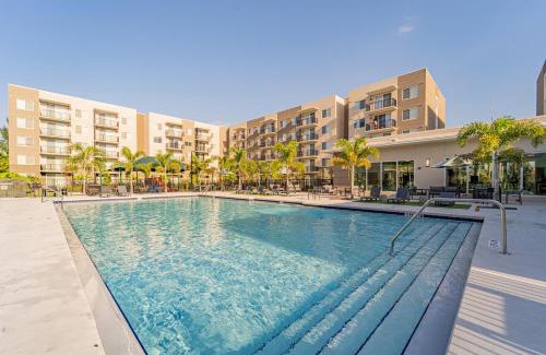 Golden Glades Apartment | Devereaux Miami Luxury 2 Bedroom Apartment