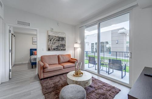 Golden Glades Apartment | Devereaux Miami Luxury 2 Bedroom Apartment