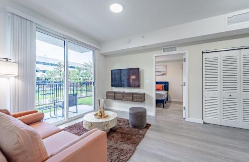 Golden Glades Apartment | Devereaux Miami Luxury 2 Bedroom Apartment