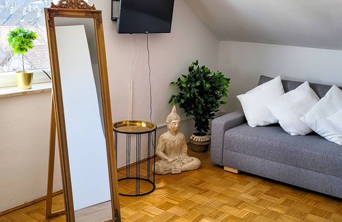 Freilassing Apartment | DG Rechts 40m 2-Zimmer Wohnung