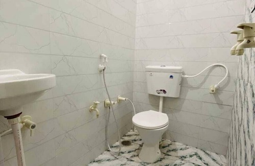 Varanasi House | Dhanwantri Niwas Guest House By GRB