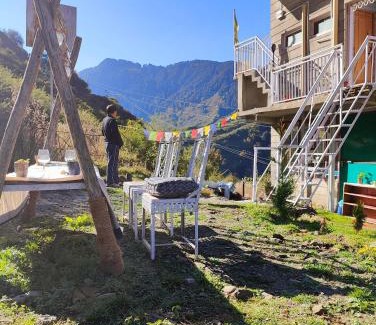 Gunehr House | Dhauladhar Woodhouse