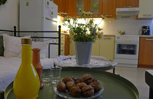 Kounoupidiana Apartment | Diamant's place with treehouse garden