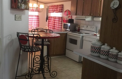 Murfreesboro House | Diamond Hunters, Flyfishing Hideaway close to everything