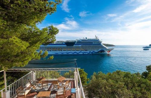 Lozica House | Diamond Sea - Vacation House with Private Parking and a Big Terrace over the Sea