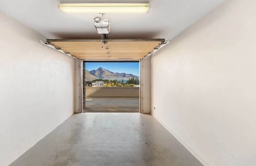 Queenstown City Centre House | Diamond Villa CBD Central Location Garage