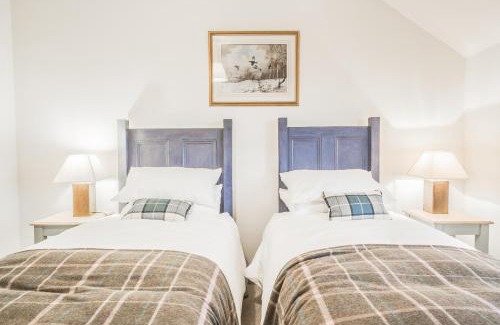 Castle Douglas House | Diamonds Laggan