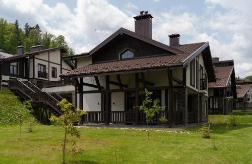 Bukovel Ski Chalet | Die SONNE