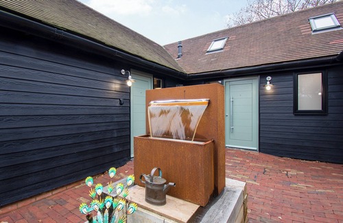 Maidstone Cottage | Diesel's Desirable Den - UK36786