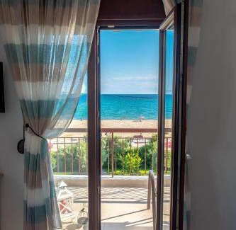 Nea Moudania Apartment | Dimi Seafront Apartment by Rentals Pro Services - Nea Moudania