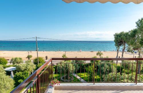 Nea Moudania Apartment | Dimi Seafront Apartment by Rentals Pro Services - Nea Moudania