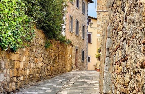 San Quirico d'Orcia Apartment | Dimora del Poggio - cozy Tuscan apartment
