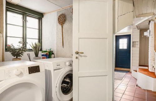Bergen City Centre House | Dinbnb Homes I 200m to Bryggen I Make Memories with Friends and Family!