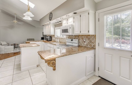 Myrtle Beach House | Dine, Shop & Splash: Family Home in Myrtle Beach