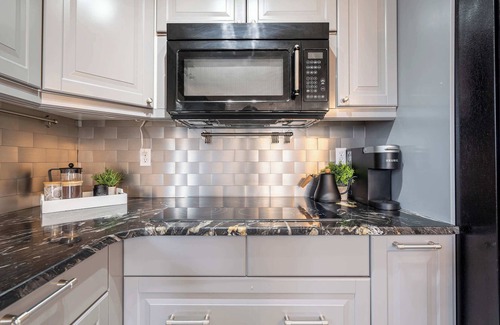 Drumheller House | Dino Roar | Family Friendly| BBQ & Close to Museum