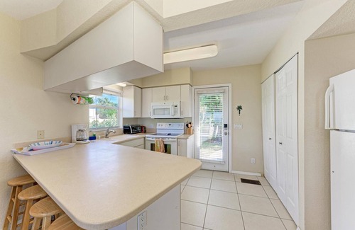 Nokomis Cottage | Direct Beachfront Cottage-Casey Key/Nokomis Beach-2 bedrooms