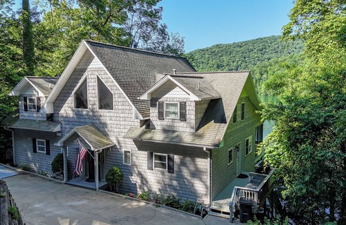 Topton House | Direct Lakefront 5BR/4B Spectacular Mt & Lake front Views - Satellite and Wifi