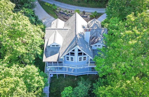 Topton House | Direct Lakefront 5BR/4B Spectacular Mt & Lake front Views - Satellite and Wifi