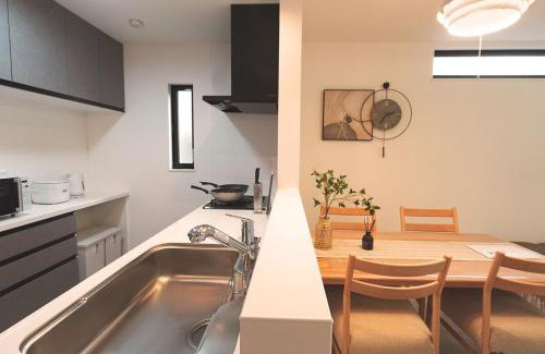 Tennoji Villa | Direct to Namba, Umeda ,Airport! New house!3mins to subway!