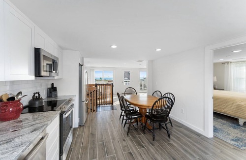 Eastward Look House | Direct water views across from Scarborough beach